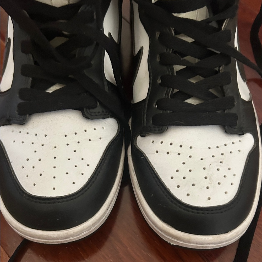 Nike Black and White High-Top Sneakers with Red Accents - Picture 5 of 10